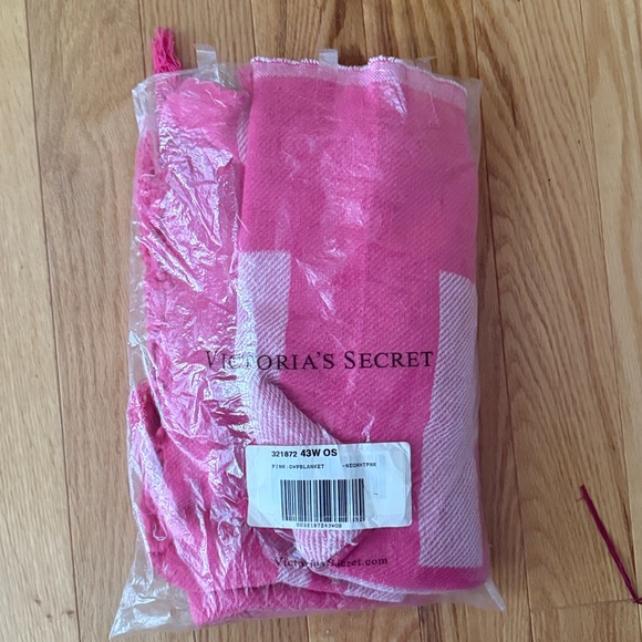 PINK Beach Blanket - Picture 5 of 5